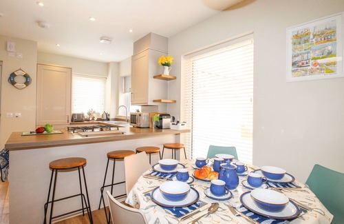 Portland House | SEA GEM, family friendly, with a garden in Castletown, Portland