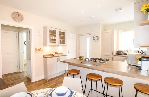 Portland House | SEA GEM, family friendly, with a garden in Castletown, Portland