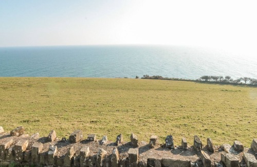 Stoke Fleming Apartment | SEA GEM, pet friendly, country holiday cottage in Stoke Fleming
