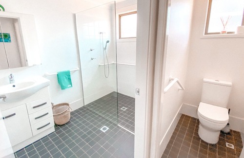 Lake Cathie Apartment | Sea-Gem - walk to beach, lake, shops