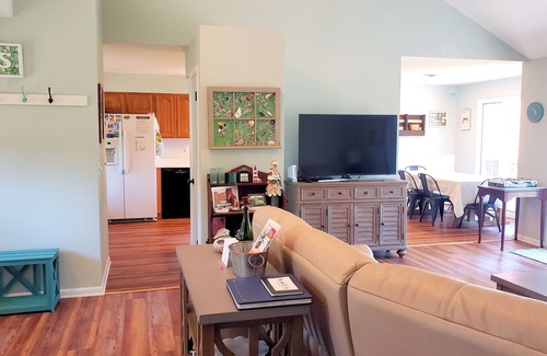 Deep Hole House | Sea Glass - 3BR Water Front w/floating dock. LINENS AND TOWELS PROVIDED