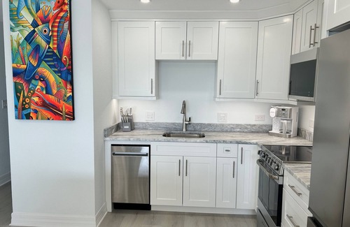 Colliers Bay Condo | Sea Glass at the Reef - Luxury King Beach Front Condo On The Beach