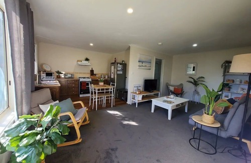 Port Noarlunga South Apartment | Sea Glass Nook B&B, Private & close to the beach