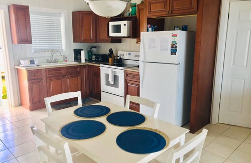 Rainbow Bay Cottage | Sea Grapes - Amazing Ocean Views plus a Pool