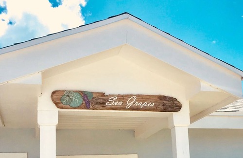 Rainbow Bay Cottage | Sea Grapes - Amazing Ocean Views plus a Pool