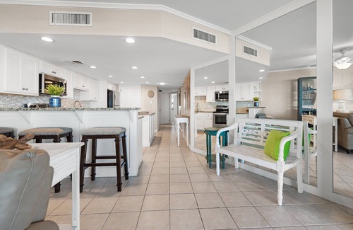 Port Aransas Condo | Sea Gull #201L: Beachfront 2 bed 2 Bathroom With Spectacular Views and 24 Hour Management