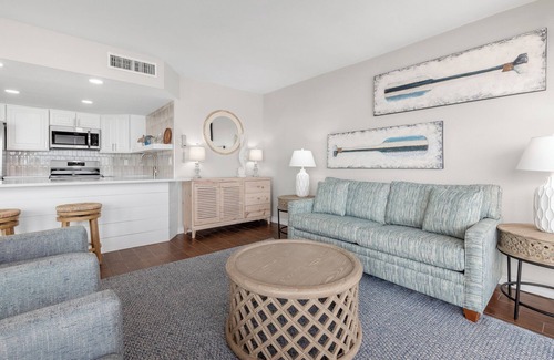 Port Aransas Condo | Sea Gull #609L: Beachfront 1 Bedroom 1 Bathroom With Spectacular Views and 24 Hour Management