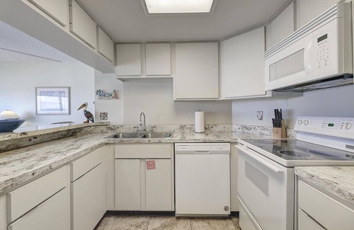 Port Aransas Condo | Sea Gull #704: Beachfront 2 Bedroom 2 Bathroom With Spectacular Views and 24 Hour Management