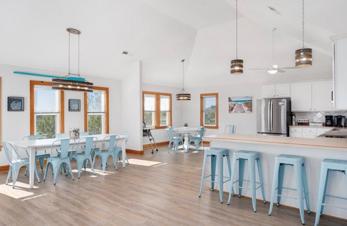Ocean Sands House | Sea Haven- Heated Salt Water Pool, Sleeps 16, Dogs OK! 500ft to beach, Hot Tub