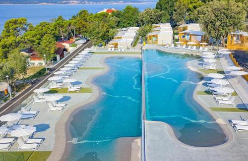 Selce House | SEA HOUSE pool, jacuzzi & bikes, SUP - PRIVILEGE POINT camping & villas