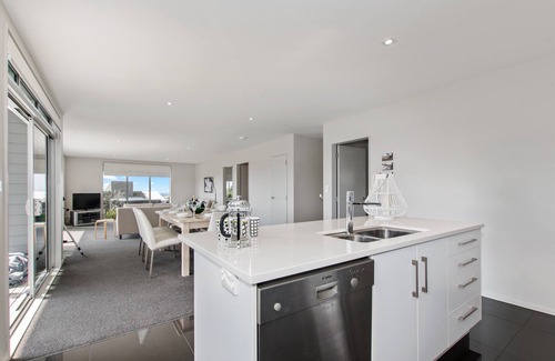 Mangawhai Heads Cottage | Sea It All On Devon - Mangawhai Holiday Home