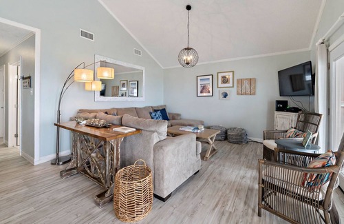 Spanish Grant House | Sea La Vie - Beachside in Spanish Grant with covered and uncovered decks!