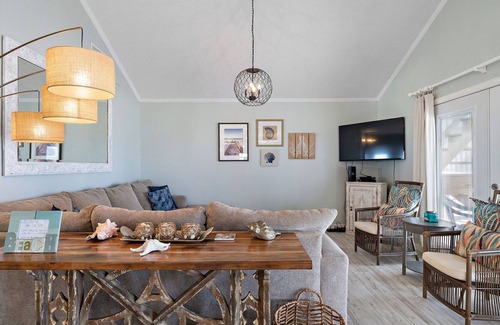 Spanish Grant House | Sea La Vie - Beachside in Spanish Grant with covered and uncovered decks!