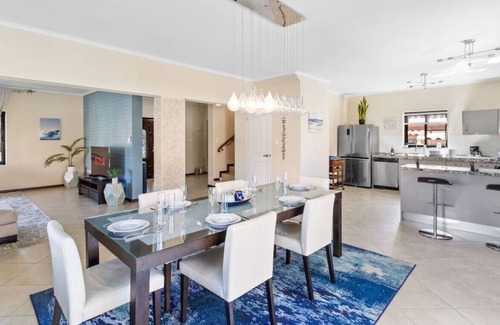 Gold Coast Villa | Sea La Vie by Bocobay | Villa in Luxury Resort