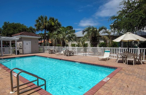 Emerald Waters Village House | Sea La Vie in Miramar Beach A | Community Pool & Beach Access + 2 Included Bikes