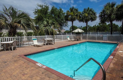 Emerald Waters Village House | Sea La Vie in Miramar Beach A | Community Pool & Beach Access + 2 Included Bikes