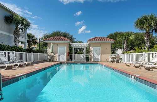Emerald Waters Village House | Sea La Vie in Miramar Beach A | Community Pool & Beach Access + 2 Included Bikes