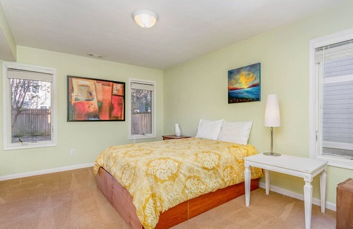 Croatan Beach House | Sea La Vie! Large and updated within walking dista
