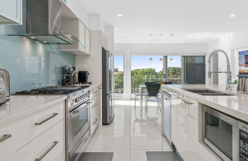 Culburra Beach House | Sea La Vie - Pet Friendly with Fireplace and Swimming Pool & Spa