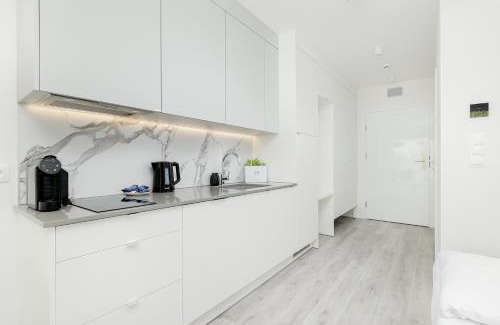 Uniescie Apartment | Sea&Lake Luxurious Apartments with Parking by Noclegi Renters