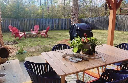 Navarre House | Sea Largo, 🏖 Work, Play & Relax! 4BR Beach Home w/Fenced Yard + Games