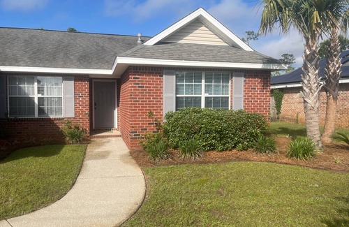 Navarre House | Sea Largo, 🏖 Work, Play & Relax! 4BR Beach Home w/Fenced Yard + Games