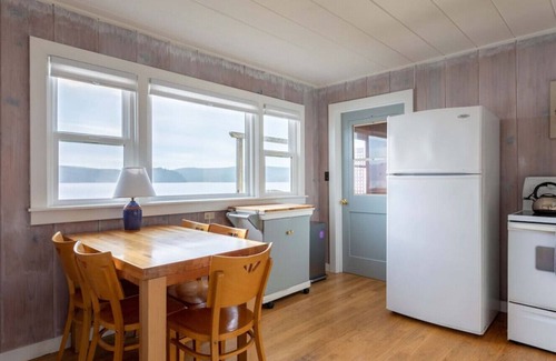 Marshall House | Sea Mist Cottage | Coastal Charm w/Stunning Views