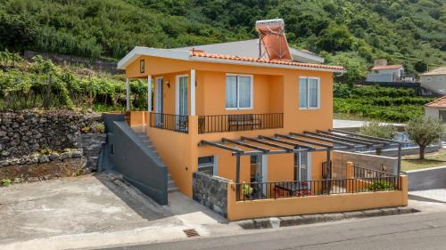 Sao Vicente Apartment | Sea & Mountain View apartment with open-air Patio & Parking