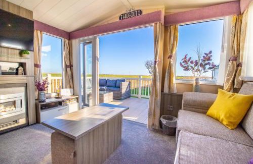 Camber House | Sea 'n' Stars Platinum Plus Holiday home with Views, Free Wifi and Netflix
