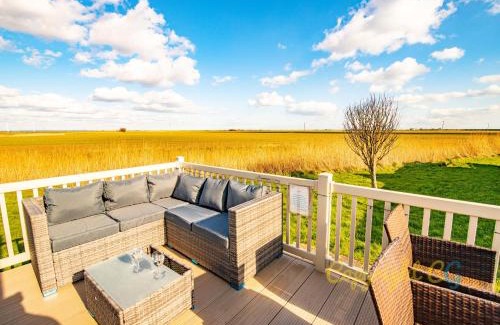 Camber House | Sea 'n' Stars Platinum Plus Holiday home with Views, Free Wifi and Netflix