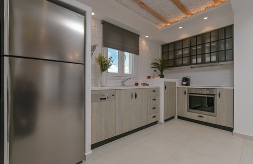 Plaka Hotel | Sea & Olives Holiday Villas and Suites