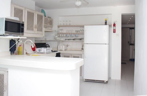 Bayville Apartment | Sea Palm, on the Beach, Middle Apartment