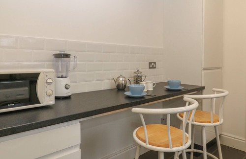 Paignton Cottage | Sea Peeps