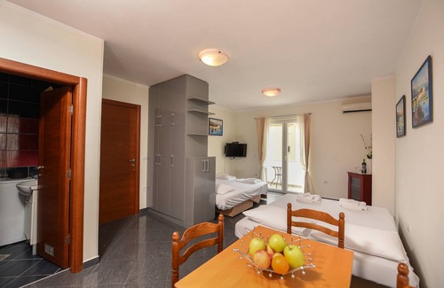 Tomicici Hotel | Sea Point II