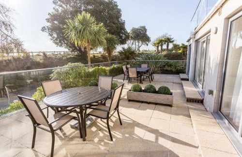 Westbourne Apartment | Sea Quest - Short Walk to Alum Chine Beach