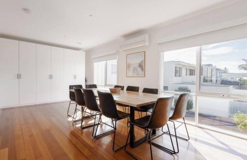Dromana House | Sea Quinn Escape - Steps to Dromana Beach and Dining