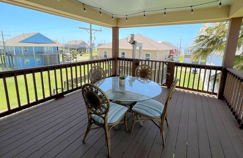 Crystal Beach House | Sea-renity 3 Bedroom Home by Redawning