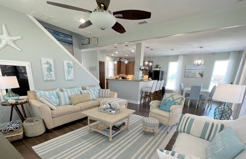Crystal Beach House | Sea-renity 3 Bedroom Home by Redawning
