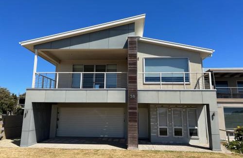 Waterhouse House | Sea Retreat - Esplanade Available Xmas 2023 and 2024 Summer