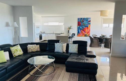 Waterhouse House | Sea Retreat - Esplanade Available Xmas 2023 and 2024 Summer