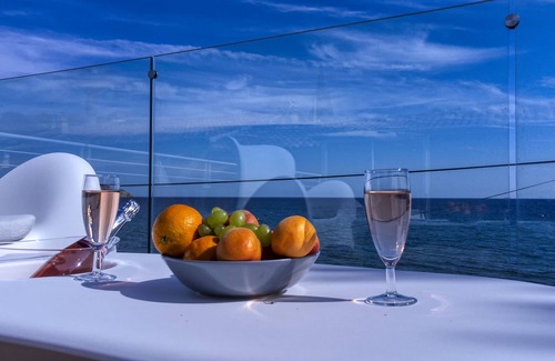 La Ciotat Ski Chalet | Sea sand house. Villa-gallery. Seaside, air con.