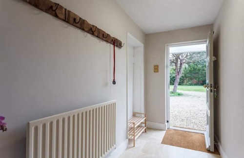 Southampton Cottage | Sea, sand shingle, nature and forest