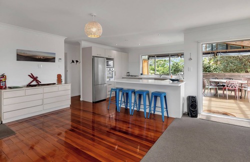 Ruakaka House | Sea Serenity - Ruakaka Holiday Home