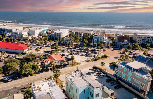 Isle of Palms House | Sea Shell by AvantStay Breezy Beachside Getaway w Rooftop Deck 6 BRs