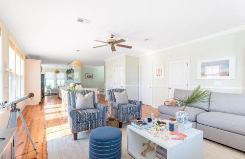 Isle of Palms House | Sea Shell by AvantStay Breezy Beachside Getaway w Rooftop Deck 6 BRs