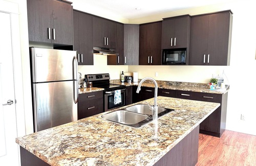 Sooke House | Sea Shell Cove Family/Pet friendly|New Beds & 5 minutes from the beach!