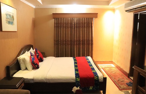 Uttara Hotel | Sea Shell Hotel & Restaurant