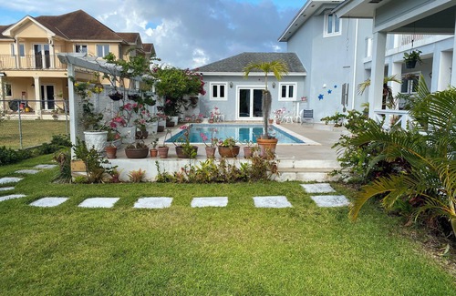 Gambier Apartment | Sea Shells, your island home away from home is a studio/efficiency off West Bay.