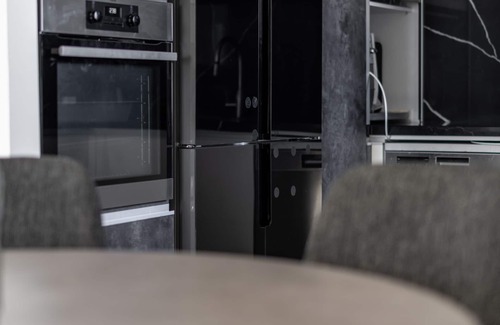 Bat Yam Apartment | Sea-side 4 BR Apt with Gym