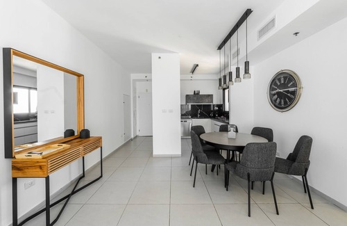 Bat Yam Apartment | Sea-side 4 BR Apt with Gym